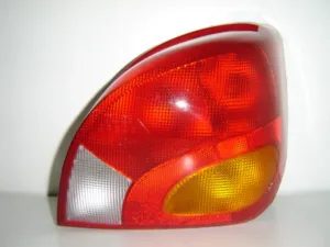Piloto Trasero Derecho para Ford FIESTA MK4 1996 y FIESTA MK4 1999