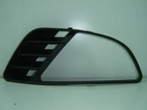 Rejilla Derecha Paragolpes (Con Agujero) para Ford FIESTA MK5 2002