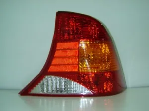 Piloto Trasero Derecho (4 Puertas) para Ford FOCUS 1998 y FOCUS 2002