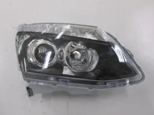 Faro Derecho Regulacion Manual/Electrica (Interior Oscuro) (H11/Hb3) para Isuzu D-MAX 2012