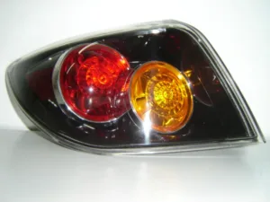 Piloto Trasero Izquierdo (Aleta) (Transp) para Mazda 3 H/B 2004