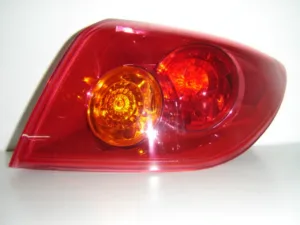 Piloto Trasero Derecho (Aleta) (Rojo) para Mazda 3 H/B 2004