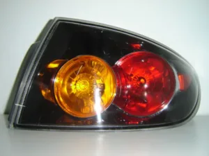 Piloto Trasero Derecho (Aleta) (Transparente) para Mazda 3 SEDAN 2004