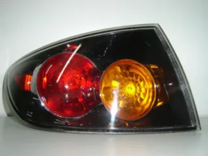 Piloto Trasero Izquierdo (Aleta) (Transparente) para Mazda 3 SEDAN 2004