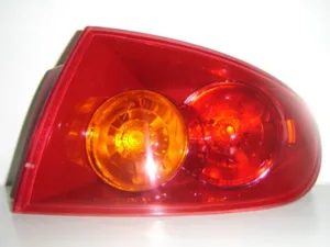 Piloto Trasero Derecho (Aleta) (Rojo) para Mazda 3 SEDAN 2004