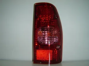 Piloto Trasero Derecho (Caja De Metal) para Mazda B2500 2002