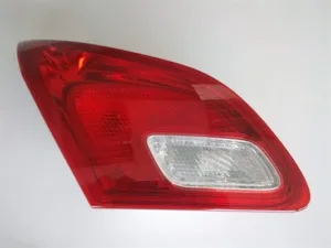 Piloto Trasero Izquierdo Maletero Ahumado (Magneti Marelli) para Opel ASTRA J 2009