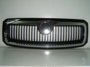 Rejilla Negra (Con Aro Cromado) para Skoda FABIA I 1999