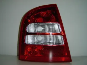 Piloto Trasero Izquierdo (Sedan) para Skoda OCTAVIA I 2000