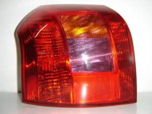 Piloto Trasero Izquierdo Hatchback para Toyota COROLLA H/B 2002