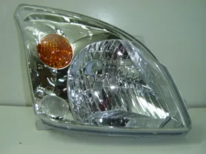 Faro Derecho (Regulacion Manual/Electrica) para Toyota LAND CRUISER 2003