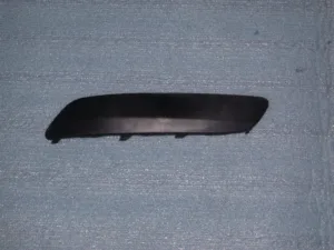 Moldura Derecha Paragolpes Delantero para Volkswagen GOLF V SW 2007 y JETTA III 2005