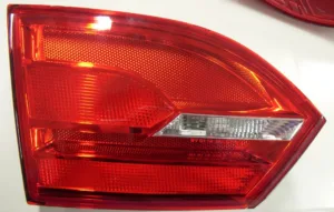 Piloto Trasero Izquierdo (Porton) (4 Puertas) para Volkswagen JETTA IV 2011