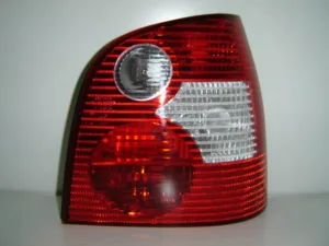Piloto Trasero Derecho (Rojo+Blanco) para Volkswagen POLO 2001