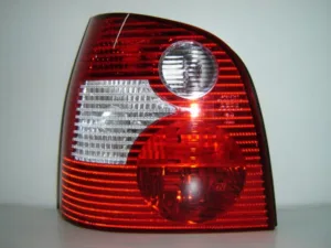 Piloto Trasero Izquierdo (Rojo+Blanco) para Volkswagen POLO 2001